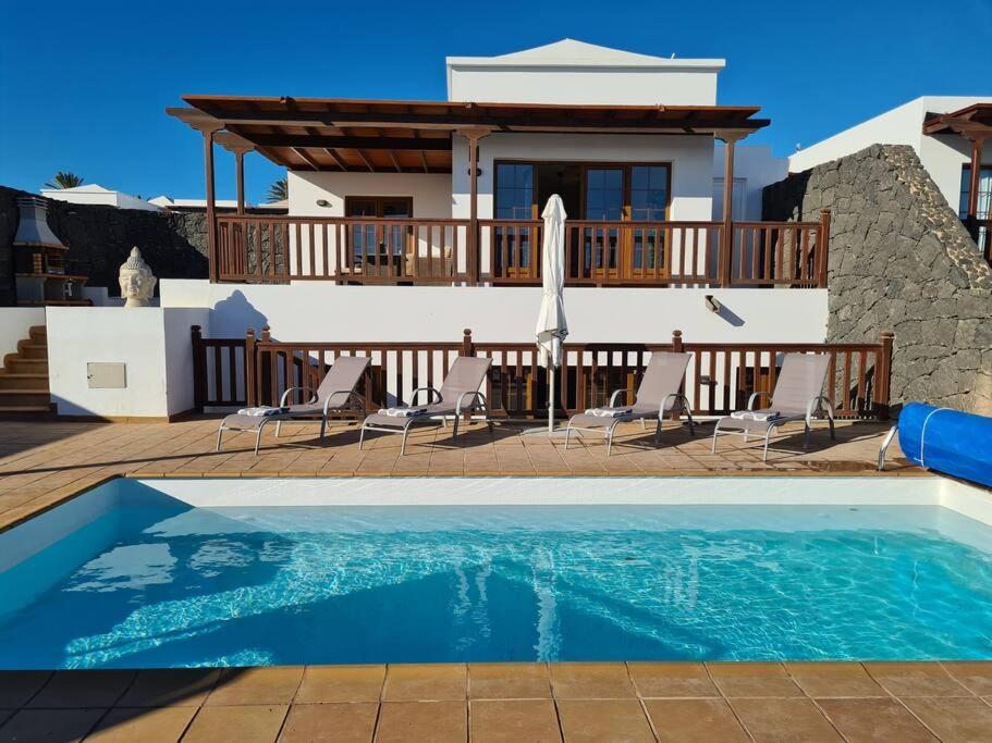 Luxury 4-Bedroom Villa With Heated Pool + Sea View Playa Blanca  Exterior photo