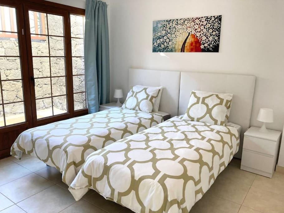 Luxury 4-Bedroom Villa With Heated Pool + Sea View Playa Blanca  Exterior photo