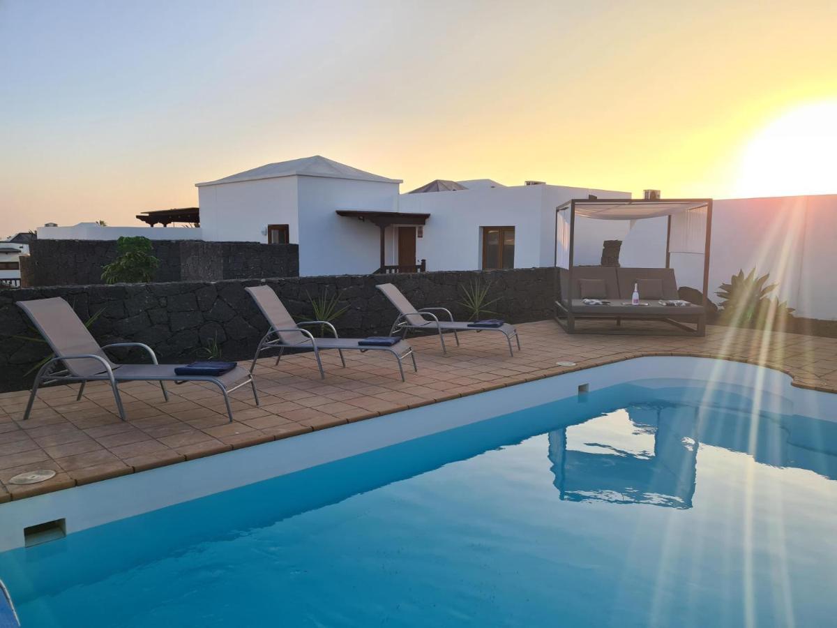 Luxury 4-Bedroom Villa With Heated Pool + Sea View Playa Blanca  Exterior photo