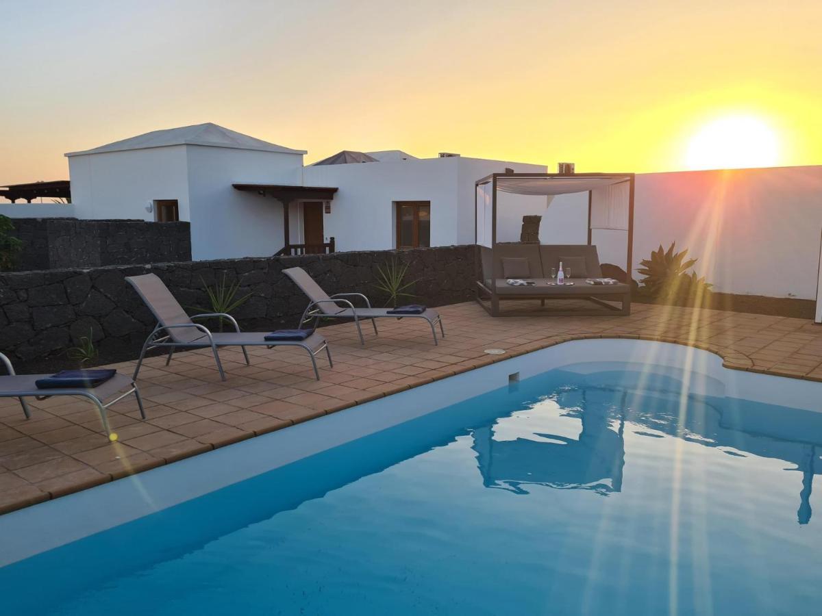 Luxury 4-Bedroom Villa With Heated Pool + Sea View Playa Blanca  Exterior photo